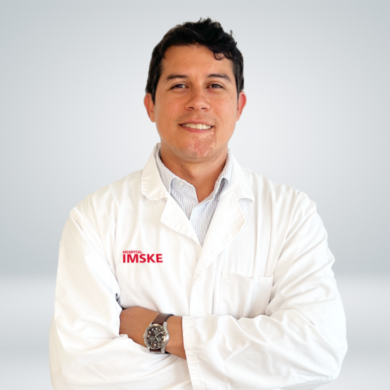 doctor Juan Carabajal. Traumatólogo. Hospital Ribera IMSKE es un hospital de traumatología y rehabilitación situado en Valencia. Es una institución médica líder en la prevención, el diagnóstico y el tratamiento de enfermedades musculoesqueléticas. Avalado por un equipo multidisciplinar de más de 100 profesionales altamente cualificados y especializados, Ribera IMSKE consolida su posición como centro de excelencia en el sector de la medicina y ofrece al paciente la cobertura de todas las especialidades musculoesqueléticas. La traumatología y la rehabilitación eso nuestras pasiones, y el compromiso y el cuidado sin límites con el paciente, nuestra prioridad.